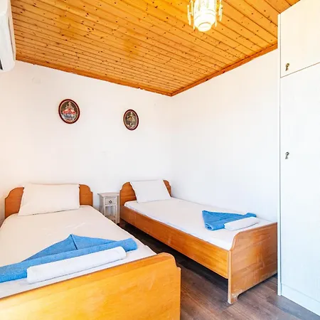 Captain Spiros House Ferienhaus Lákones